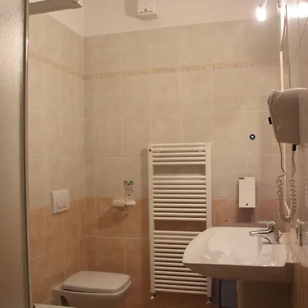 Otel Sole San Zeno di Montagna